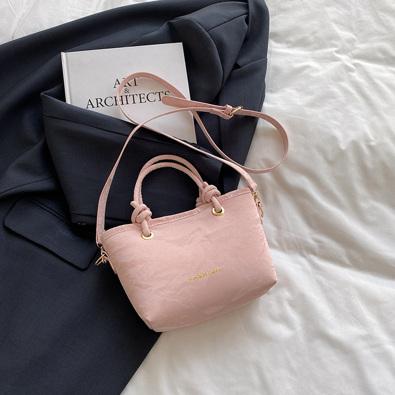 Tendencia versátil bolso de hombro 2025 nuevo estilo de moda casual bolso de cubo de mano para mujeres coreanas bolso de mochila simple para mujeres