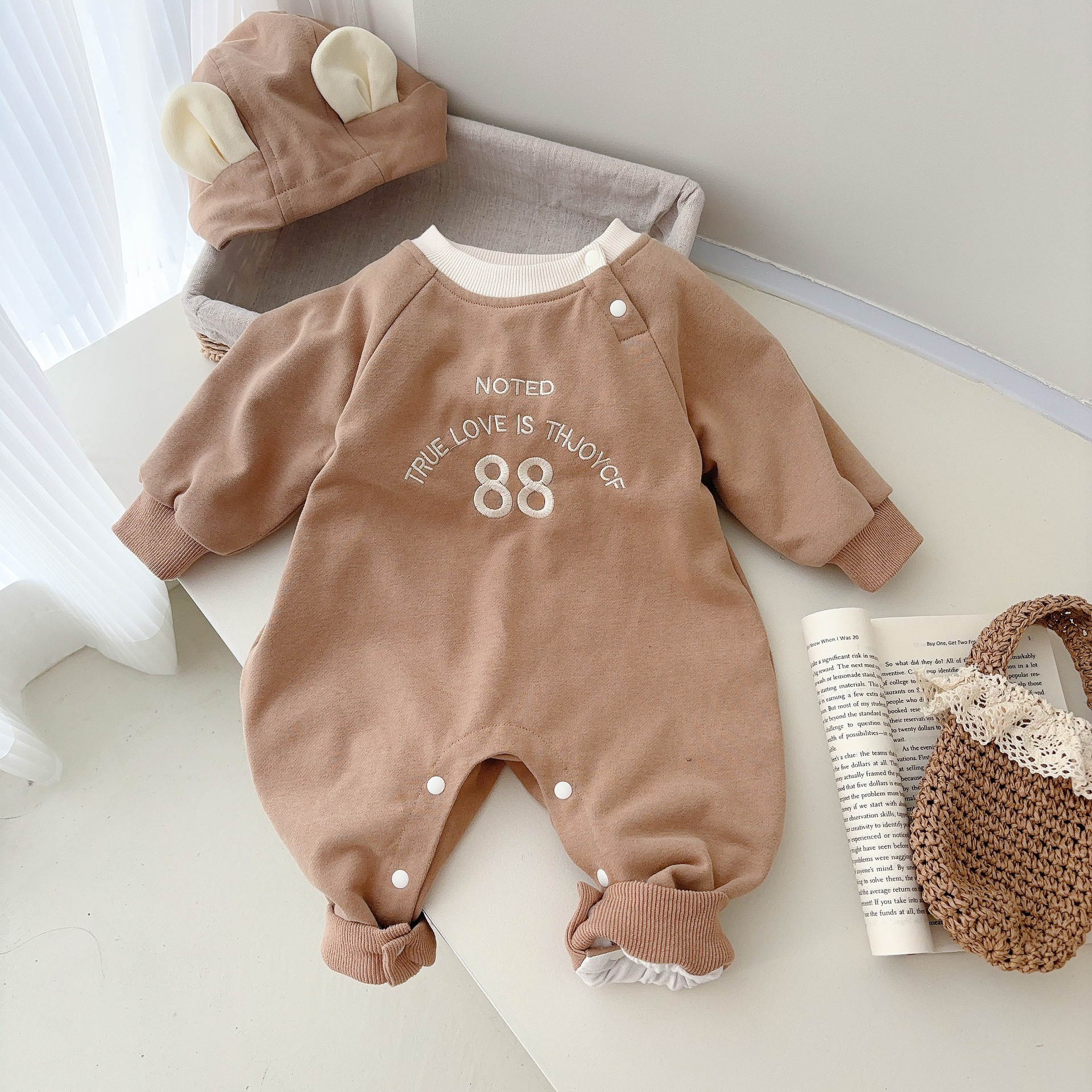 Ropa para niños coreanos 2025 ropa de primavera mono de 0-2 años mampara bebé con gorra, bebé desmontable, mampara de hermano y hermana