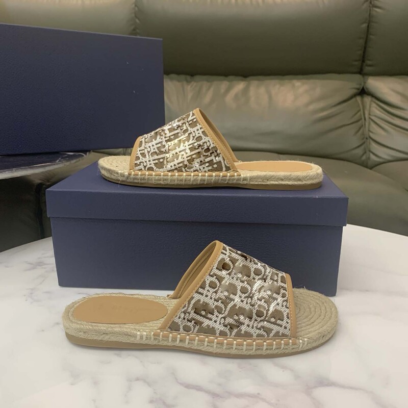 European New Summer Style Velcro Slippers for Men, Fashionable Slip-On Home Anti-Slip Outdoor Beach Sandals