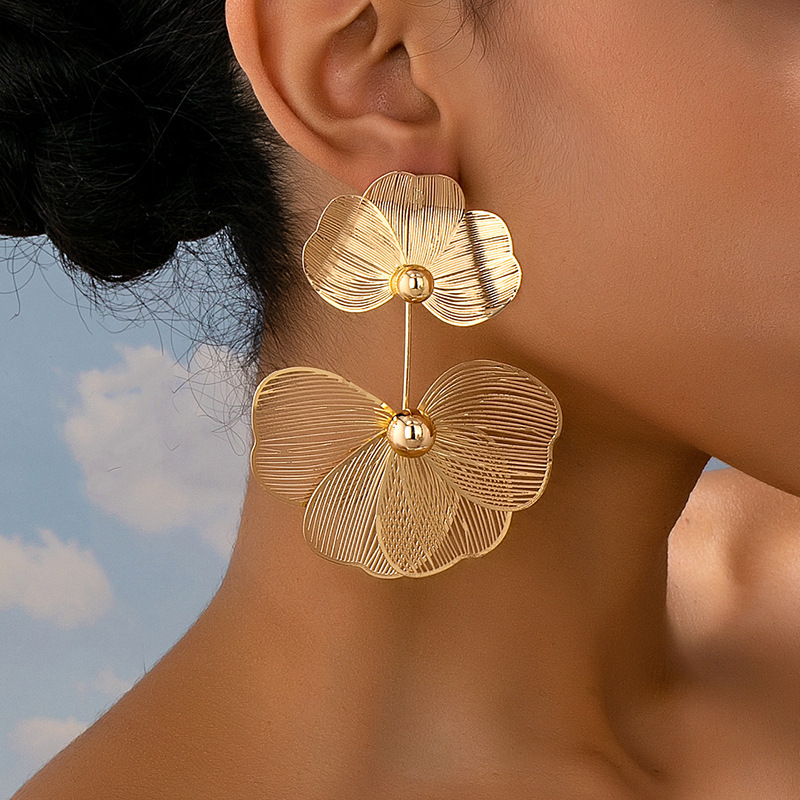 A Pair of Irregular Hollow Leaf and Flower Spliced Long Earrings for Women, Stylish and Unique A Pair of Irregular Hollow Leaf and Flower Spliced Long Earrings for Women, Stylish and Unique