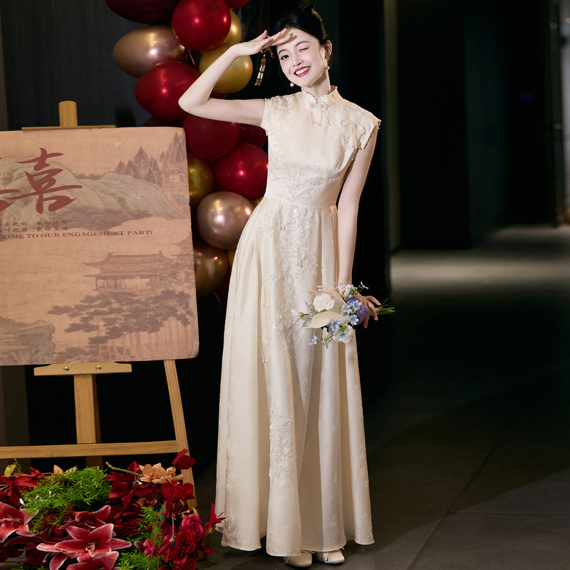 新中式订婚礼服2025新款香槟色敬酒服新娘结婚小个子领证登记大码|undefined
