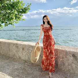 2026新款复古红色方领提花连衣裙女夏季度假风修身显瘦沙滩长裙