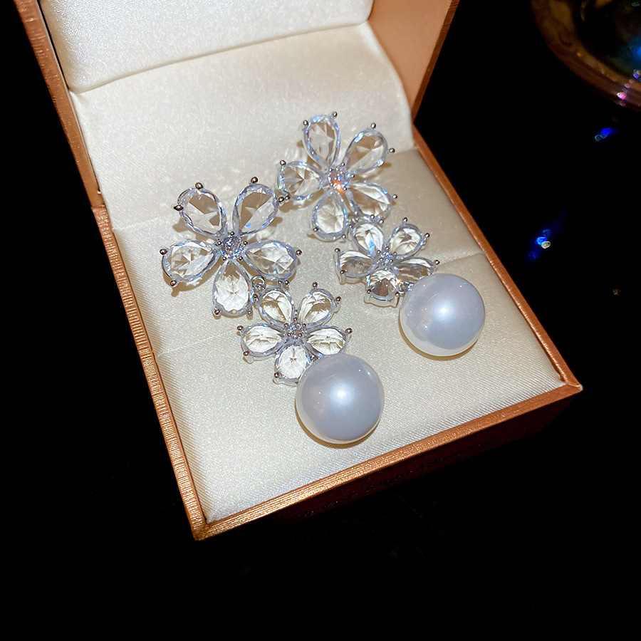 Aguja de plata, circón, flor, perla, borla, pendientes de moda, pendientes de todo fósforo, lujo ligero, pendientes de alta gama, sentido del diseño, nicho