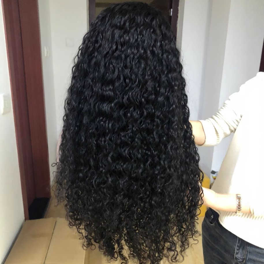 Nuevos productos de comercio exterior europeos y estadounidenses pequeños rollo africano negro en el centro de la peluca de cabello de mujer larga peluca rizada fabricantes de peluca en stock de un agente de cabello
