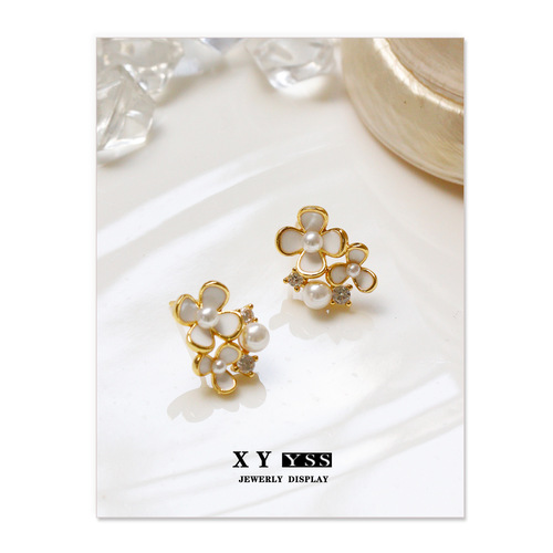 Forest style mini pearl flower earrings for women, niche design, high-end earrings, compact, no pierced mosquito coil disc ear clips