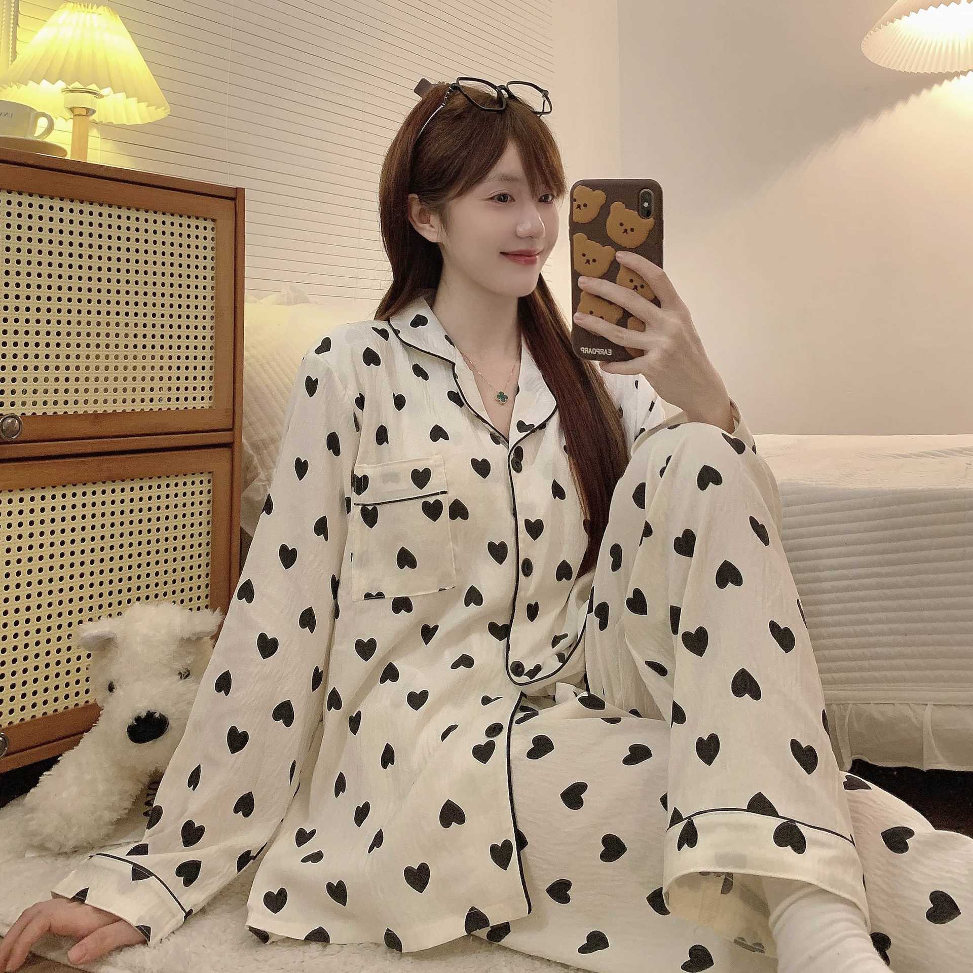 Pijamas al por mayor transfronterizos de primavera y otoño nubes de algodón pantalones de manga larga cardigans lindos con cojín de pecho se pueden usar ropa de hogar