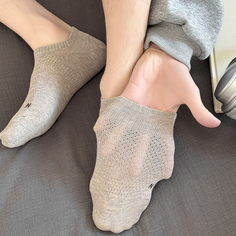 Teenagers Fashion Letter Short Socks Men's Spring and Summer Thin Mesh Breathable Silicone Non-slip Heel-free Sports Socks