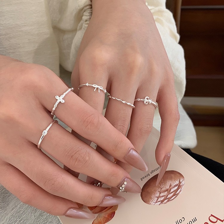 Minimalist Iris Flower Ring In 925 Sterling Silver For Women_voghion.com