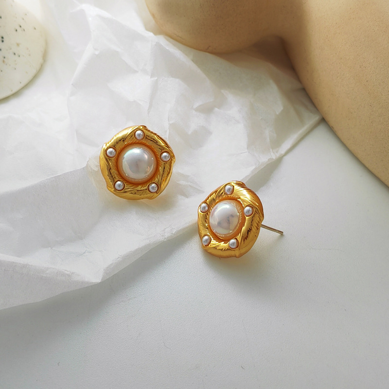 Simple Style Round Copper Plating Inlay Pearl Ear Studs 1 Pair