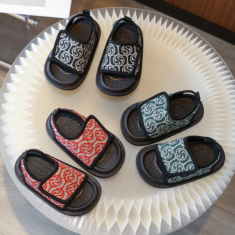 Sandalias de verano 2025 para niños y niñas, sandalias de bebé modernas con punta abierta, tejido transpirable y suela blanda, zapatos de playa