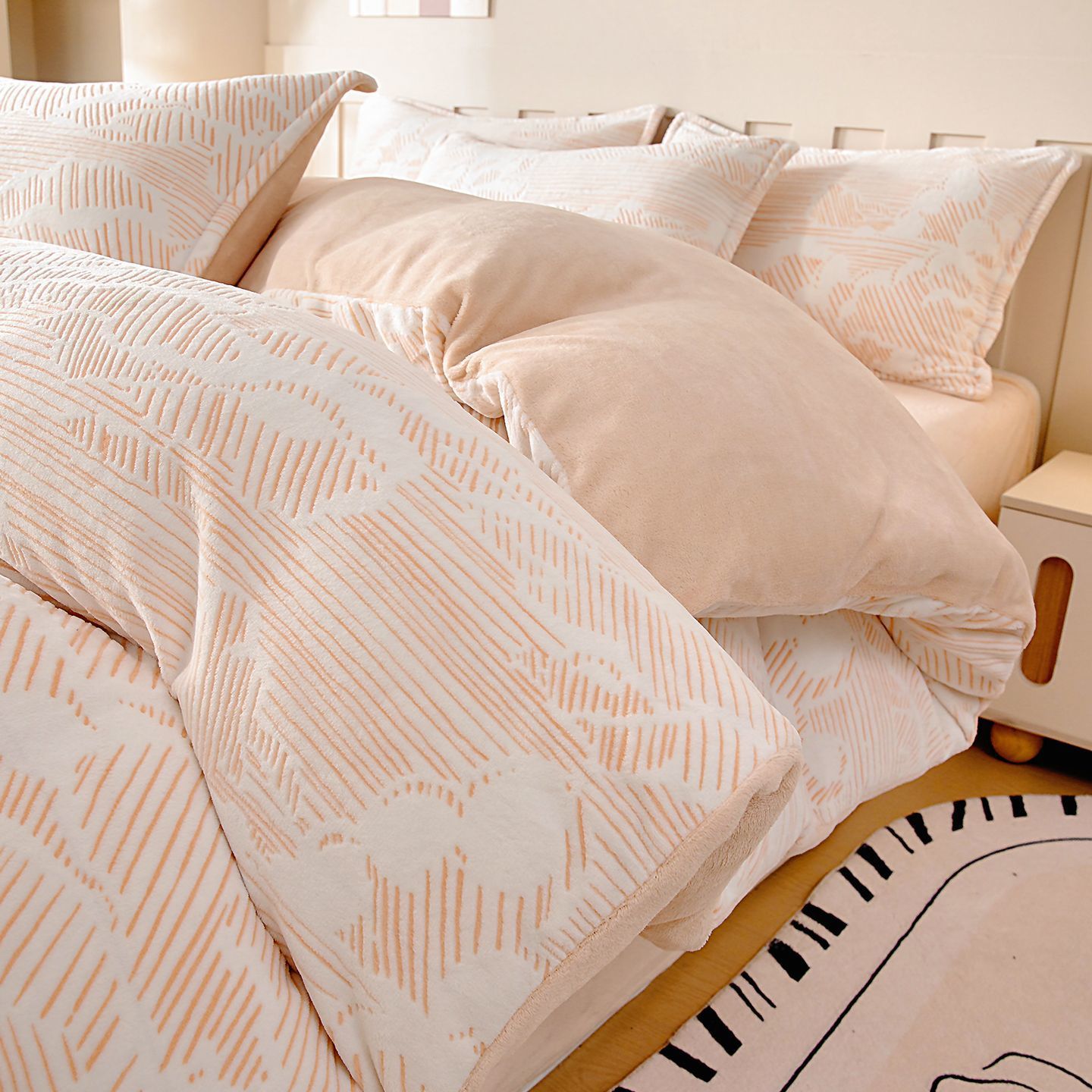 Cama de invierno con cuatro piezas de seda de leche gruesa tallado flange de coral sábanas cubiertas de seda de tres piezas de seda