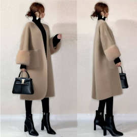 无领中长款贴袋两袖拼接皮毛大衣