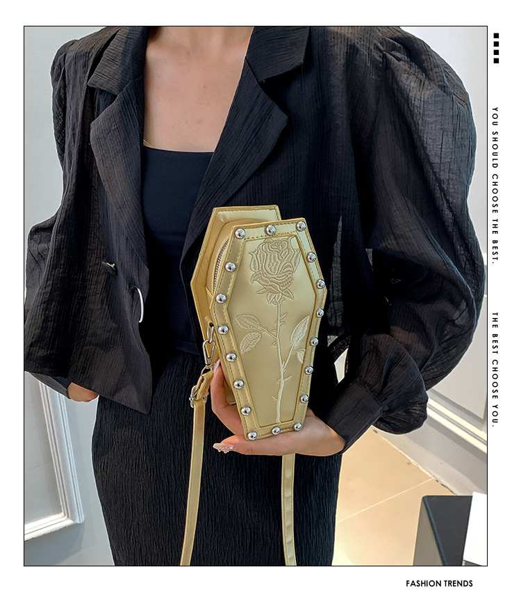 Borsa a tracolla da donna a forma di bara stile gotico nero_voghion.com