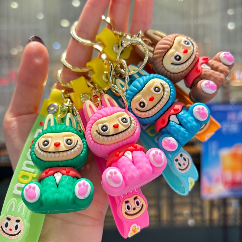 国境を越えた新しい漫画ギターを弾くラブブ羊キーホルダーペンダント学生かわいいスクールバッグキーホルダー卸売|undefined