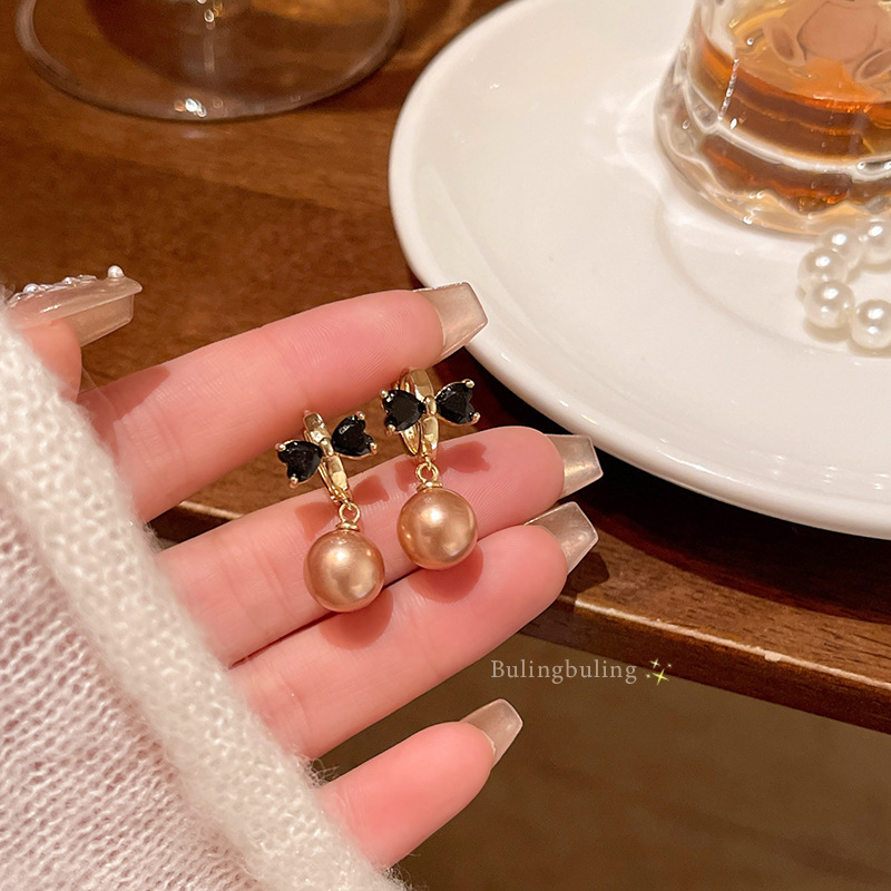 Corea del Sur Nueva Luz de lujo nicho anillo liso anillo de la oreja hebilla hembra ins moda todo fósforo temperamento ZIRCON encantadores pendientes