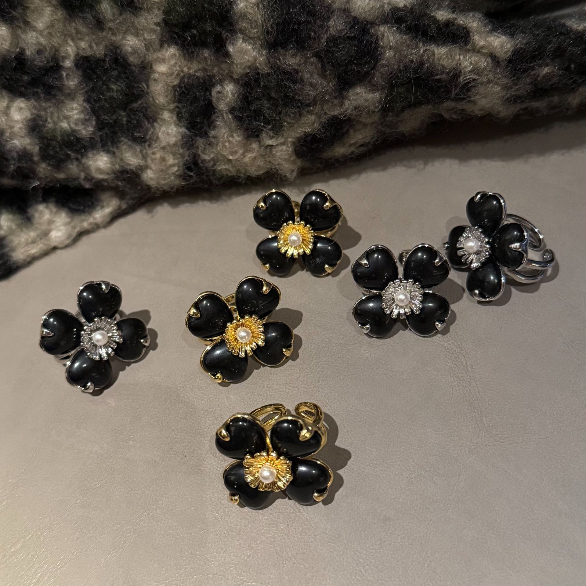 歐美重工中古四花瓣珍珠戒指個性ins食指戒小眾ins黑色高級指環女