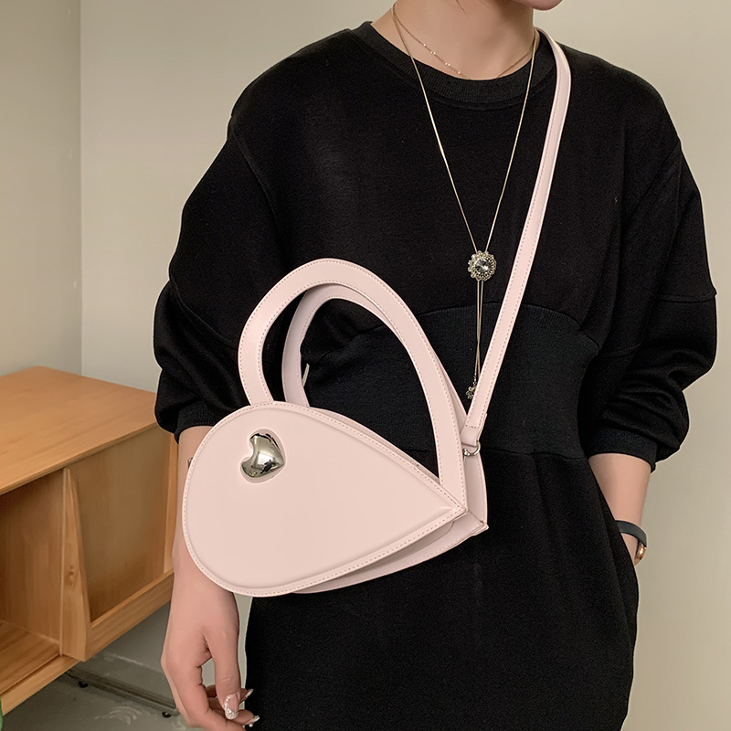 2022 Summer Small Portable Crossbody Shoulder Heart Shape Bag Wholesale display picture 6