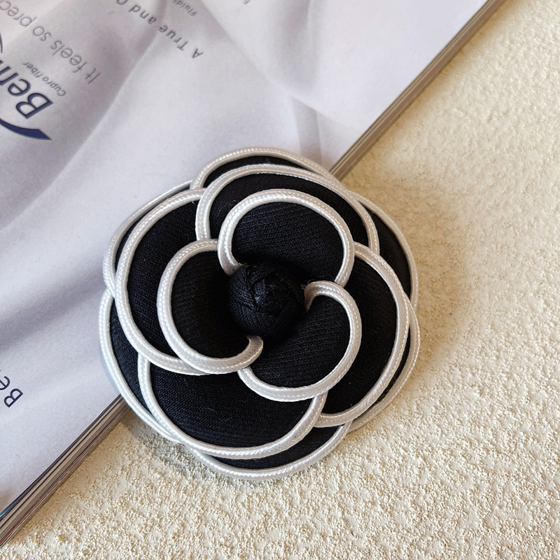 Chanel estilo rhinestone Camelia broche elegante flor collar flor ramillete pin elegante Hepburn francés ropa Accesorios