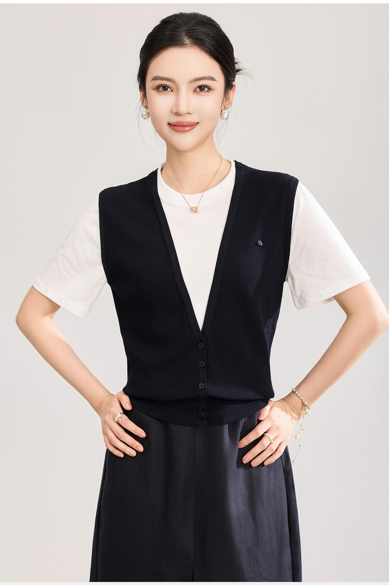 Áo thun dệt kim tay ngắn cổ tròn chất liệu Tencel siêu mịn — màu xanh navy chi tiết 9