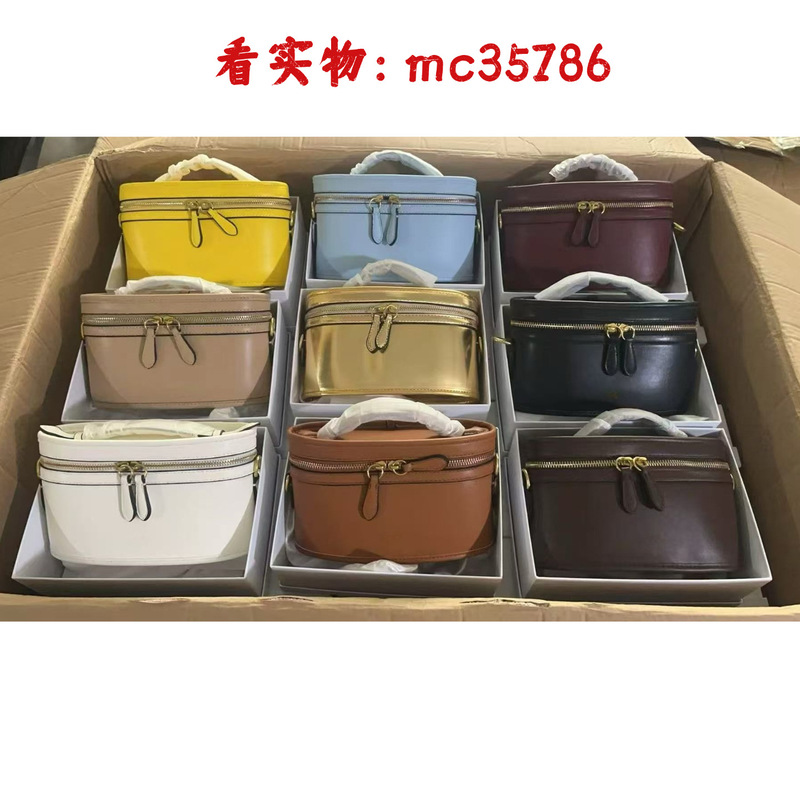 Koujia's new box bag is a high-end fashion makeup bag with a trendy and stylish design, versatile as a lunchbox bag, handbag, shoulder bag, or crossbody bag Koujia's new box bag is a high-end fashion makeup bag with a trendy and stylish design, versatile as a lunchbox bag, handbag, shoulder bag, or crossbody bag
