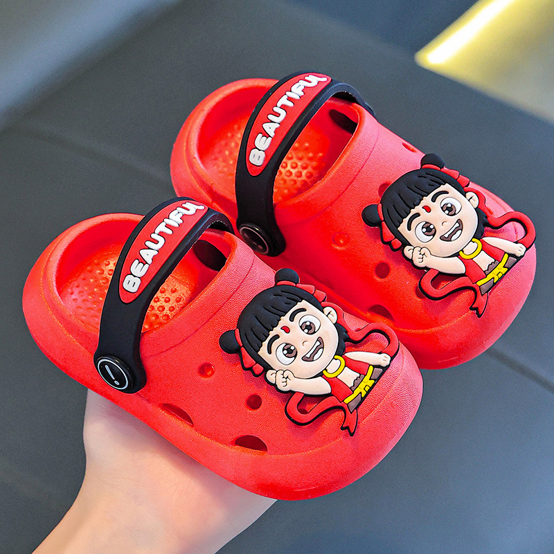 Niños Nezha zapatillas de verano para niños antideslizantes domésticos de dibujos animados para bebés con suela suave para niños pequeños zapatos de agujero de cabeza