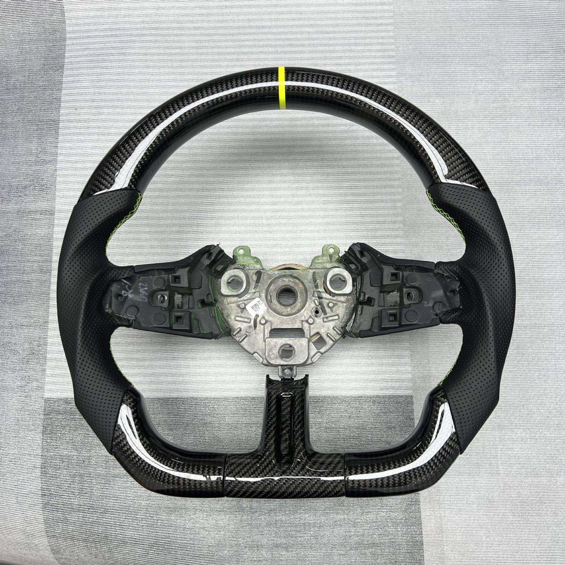 Manufacturer-Customized Carbon Fiber Steering Wheel Processing Suitable for Trumpchi E8/Trumpchi M8/Trumpchi M6/Trumpchi Gs8 Emkoo