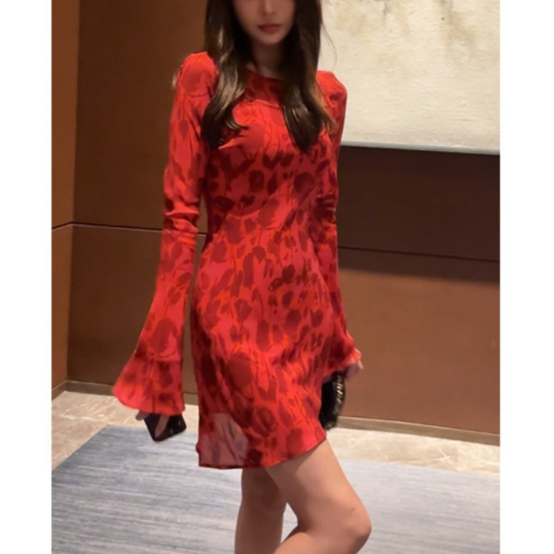 French-Style Pure and Desirable Floral Long-Sleeve Dress for Women, with Bell Sleeves, Waist-Cinching, Slimming Short Dress, Early Autumn New Women's Fashion French-Style Pure and Desirable Floral Long-Sleeve Dress for Women, with Bell Sleeves, Waist-Cinching, Slimming Short Dress, Early Autumn New Women's Fashion