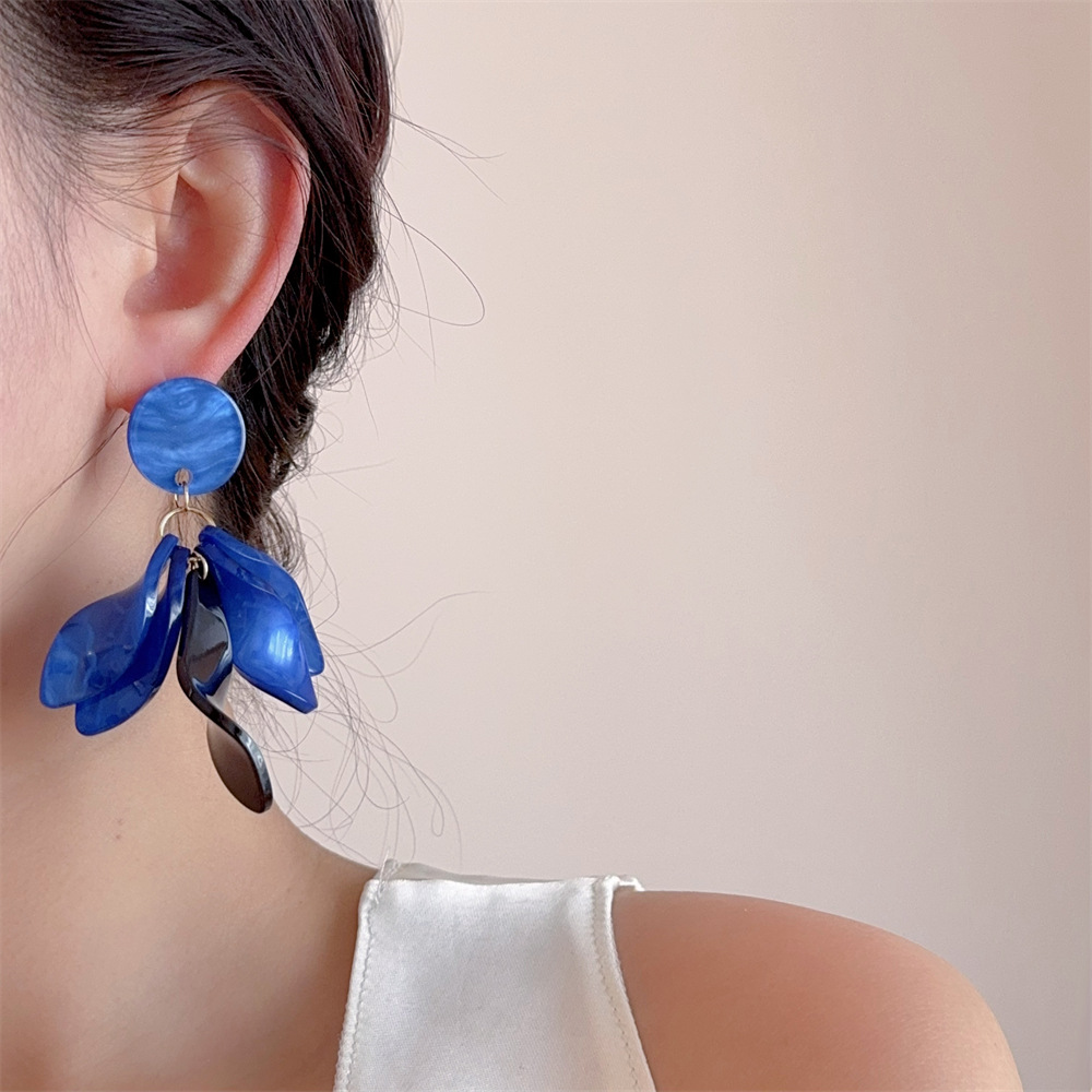 18g Weight Copper Alloy Ear Needle Material Drop Earrings Classification 1 Pair Quantity Daily Occasion Acrylic Material Petal Pattern Women's Gender Retro, Sweet Style Polishing Craft 1 Pair Retro Sweet Petal Polishing Acrylic Drop Earrings 3