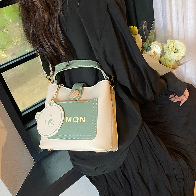 Diseño de nicho bolso a juego para mujeres 2023 nuevo popular bolsa de cubo bolsa de mensajero portátil de celebridades en línea de alta calidad