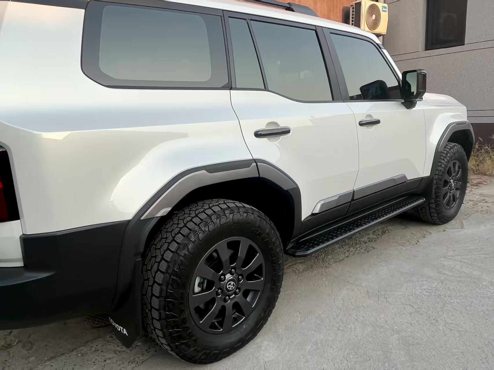 Suitable for 24 Prado Lc250 Wheel Arch Body Trim Strips, Original Factory Door Anti-Collision Bright Strips Modification