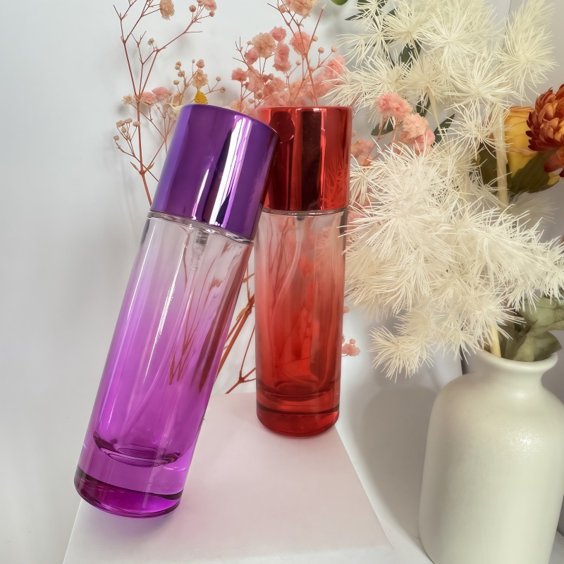 Venta directa de fábrica al por mayor spot material de embalaje de perfume 30ml botella de subenvasado botella de color degradado spray de vidrio boca de tornillo fondo grueso redondo