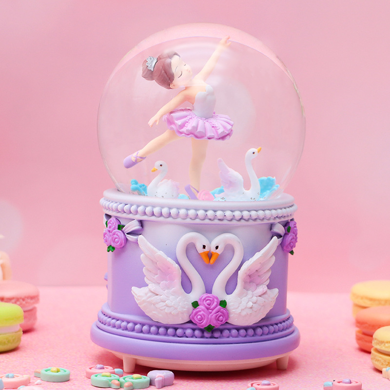 Dibujos animados creativo sueño mariposa bola de cristal caja de música nieve luminosa decoración de escritorio regalo de cumpleaños para niños al por mayor