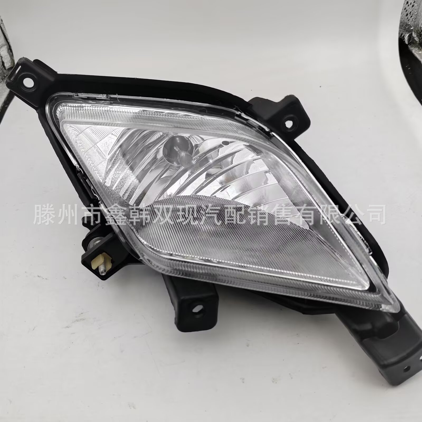 8320134001 8320234001 Suitable for 11-13 Models of Ssangyong Korando Front Bumper Lights, Front Fog Lights, Anti-Fog Lights