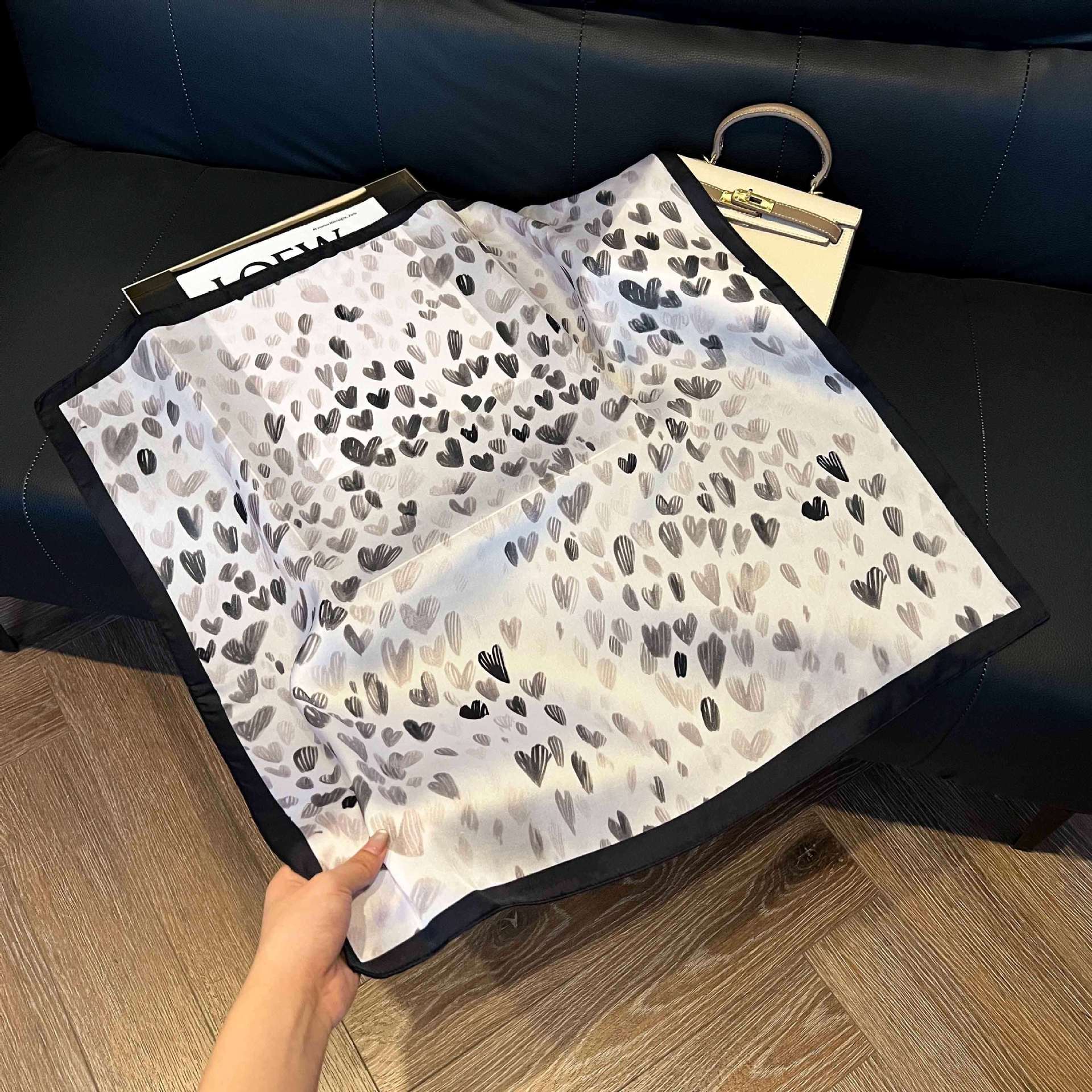 Transfronterizos nuevos bufandas de seda azul de alto nivel de seda cuadrada de simulación bufandas de moda de decoración de moda de combinación bolsa correa de pelo bufandas profesionales