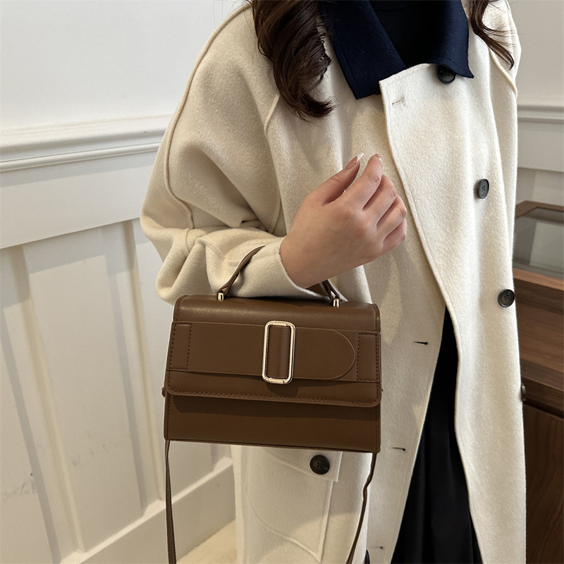 Bolso cuadrado pequeño estilo retro de Hong Kong para mujer 2024 nuevo bolso de mensajero portátil de moda coreana otoño e invierno bolso de hombro con textura de color sólido