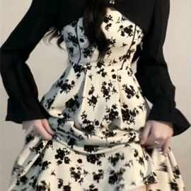茶歇法式连衣裙子两件套装感桔梗长裙碎花裙女2023春季新款女装
