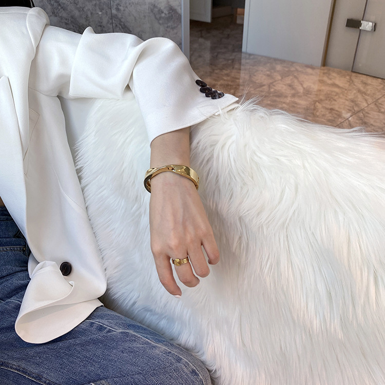 new classic twisted flower bracelet symmetrical design mirror open bracelet wholesale