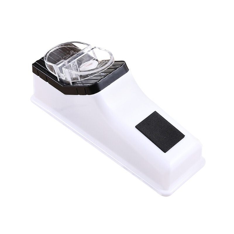 電動ナイフ研ぎ器の中で細かく研ぎます。|undefined
