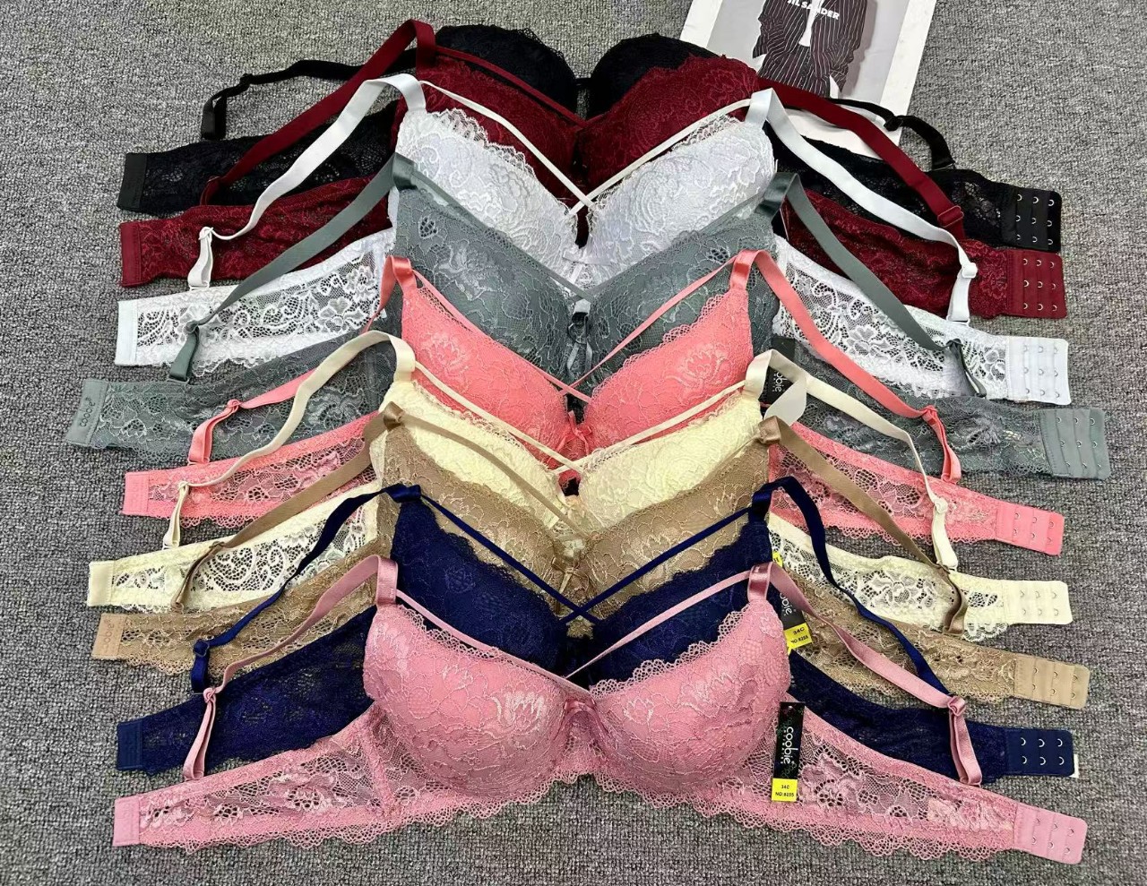 Nuevo estilo de encaje ropa interior de mujer con anillo de acero grande fábrica de sujetadores al por mayor