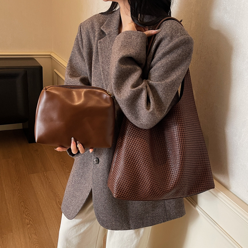 Bolso de comercio exterior de nicho de mujer retro tejido estriado bolso de mujer 2025 nuevo bolso de mano ocio de hombro bolso