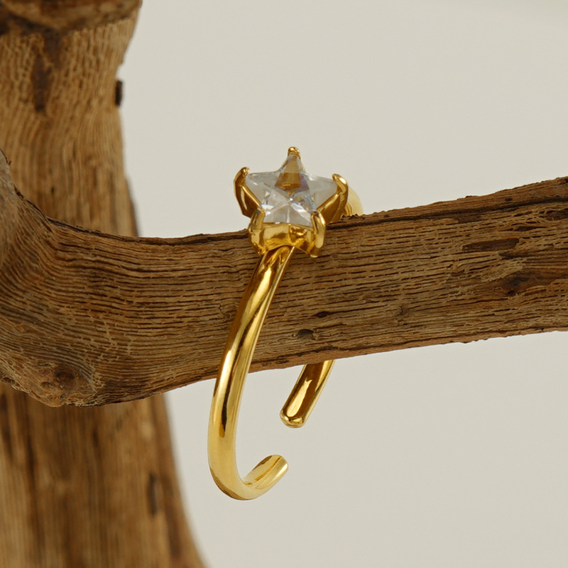 Nuevo anillo de estrella de circón con incrustaciones de acero inoxidable transfronterizo para mujeres anillo de acero de titanio de lujo ligero versátil europeo y americano en stock al por mayor