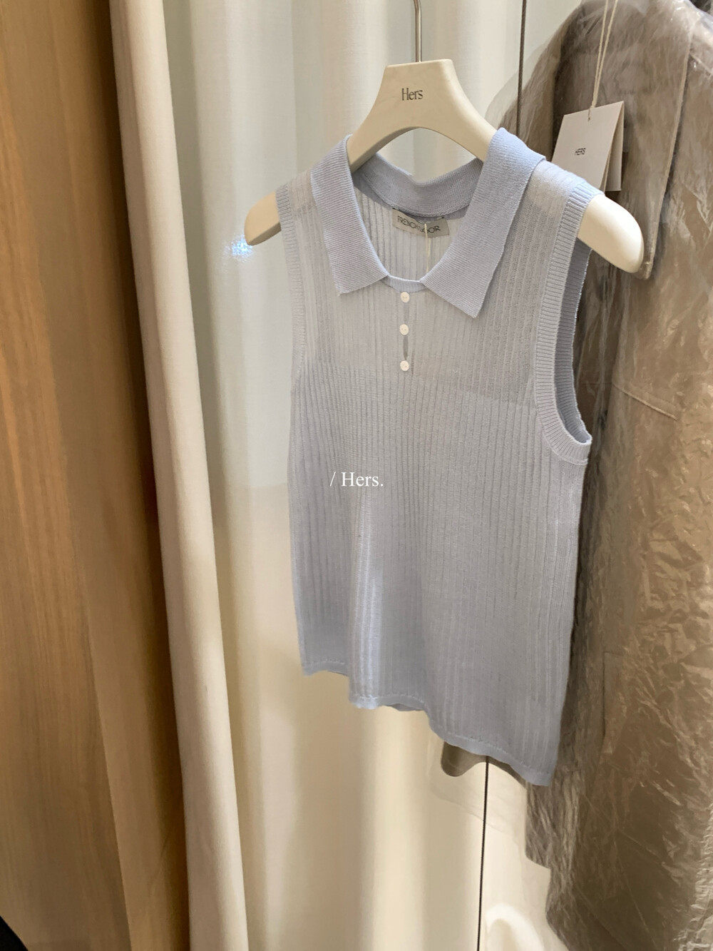 Áo hai dây nữ cổ polo dệt kim phối ren hở vai, form ôm sát — xám, trắng ngà, xanh lam chi tiết 18