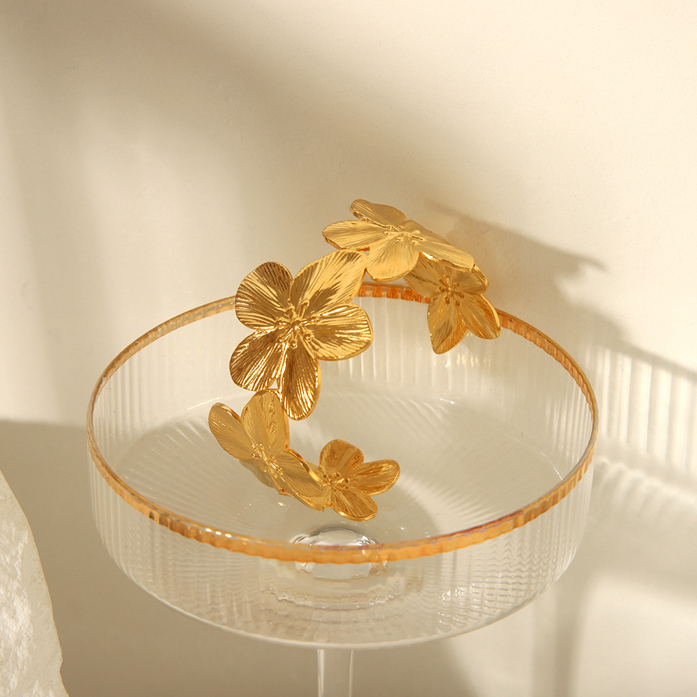 Celebridades de Internet europeas y americanas retro acero inoxidable exagerado industria pesada patrón de martillo apertura de flores pulseras de alta gama joyería de moda