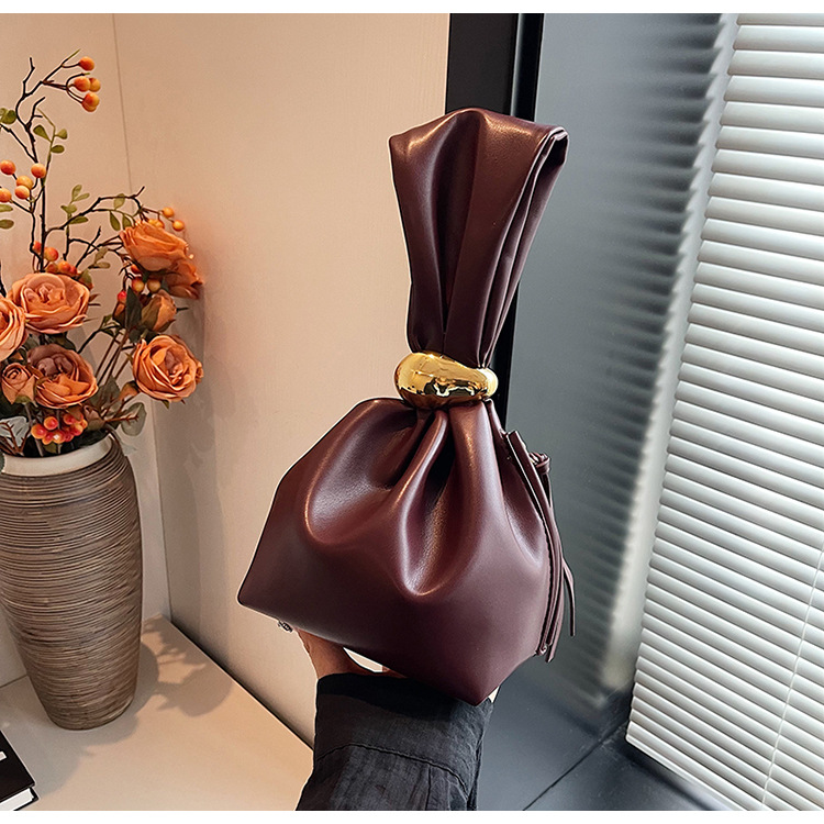 A high-end, niche and quirky small bag for women's autumn and winter 2025 new retro pleated mini bucket bag undefined