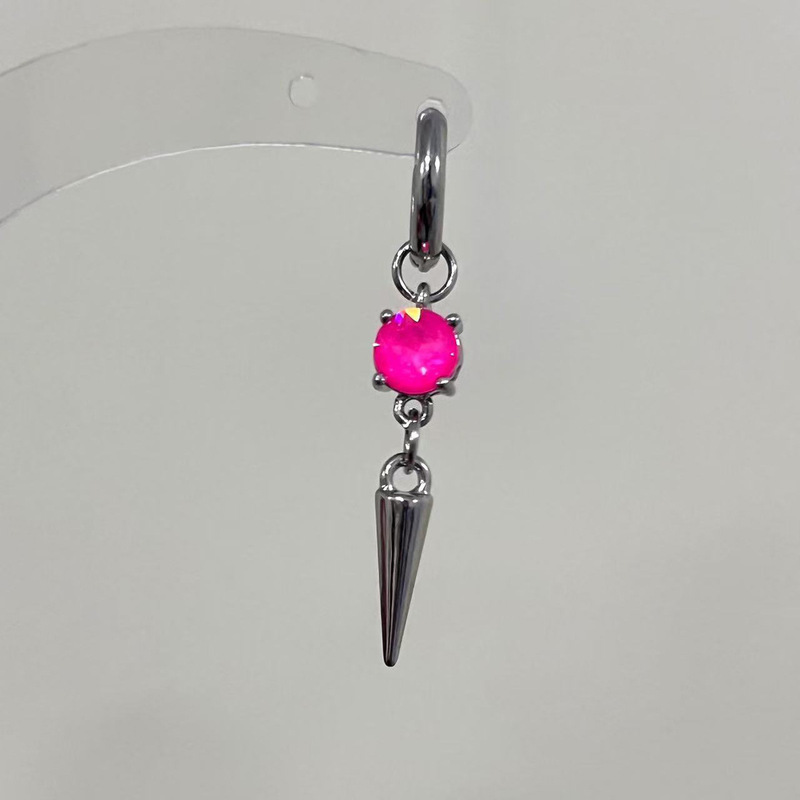 Sparkling cone-shaped earrings 6mm Swarovski crystal light luxury pointed cone unique high-end earlobe ear bone Swarovski earrings for women Sparkling cone-shaped earrings 6mm Swarovski crystal light luxury pointed cone unique high-end earlobe ear bone Swarovski earrings for women