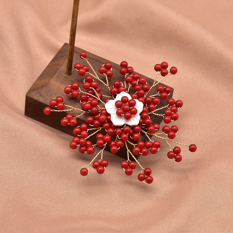 Broche de perlas naturales con borlas de bambú marino y flores, moda de alta gama, redondo y exquisito, broche de perlas estilo Chanel de alta calidad para mujer.