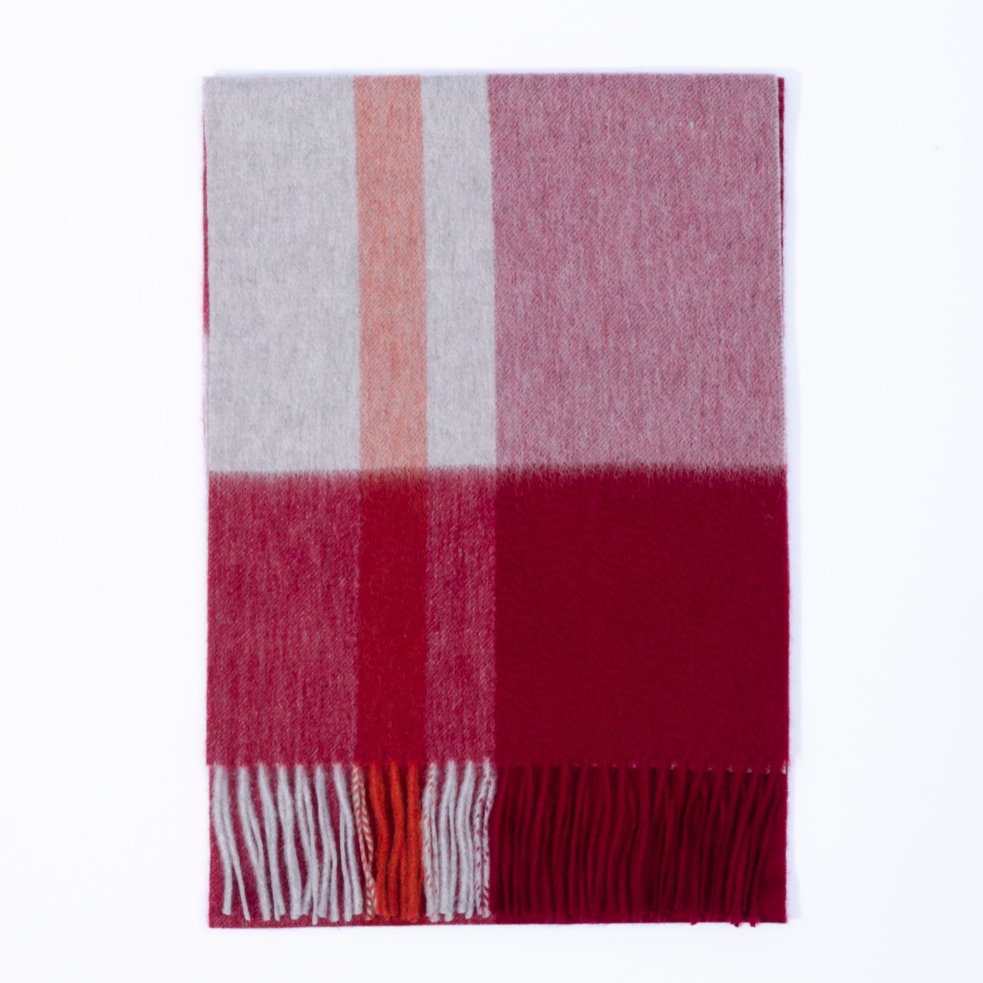 Celosía roja gris claro