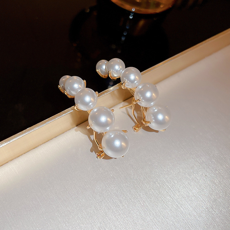 Pendientes de perlas de diamantes con aguja de plata galvanizada en oro real Pendientes de temperamento de lujo ligero retro francés Pendientes de todo fósforo de alta calidad mujer