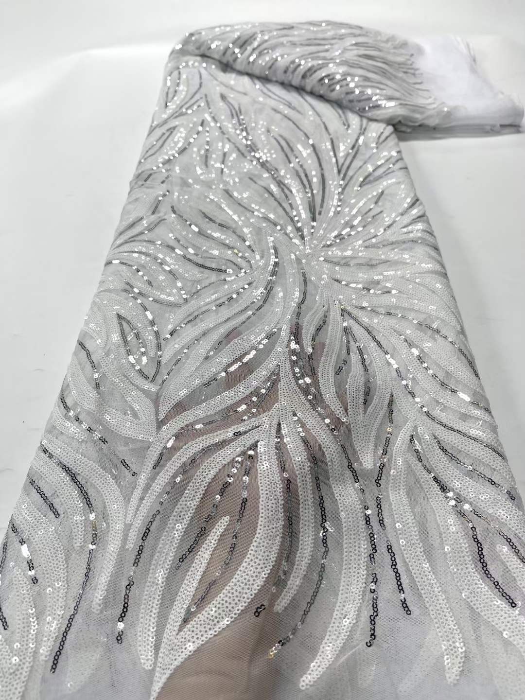 Posicionamiento bordado de lentejuelas no elástico encaje de malla transparente europeo y americano trailing vestido de novia vestido de noche tela lentejuelas encaje