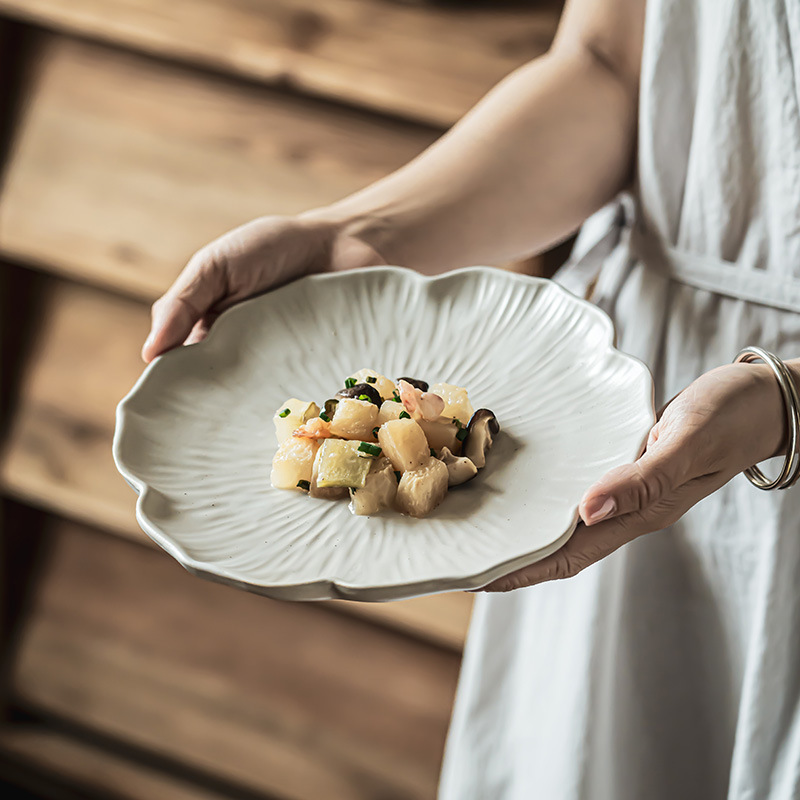 [Plato de encaje hecho a mano ~ retro y elegante] Plato de pasta en forma de flor de gres de estilo japonés plato de desayuno plato ligeramente defecto